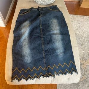 S’EBO Paris, denim skirt size 18 stretchy great condition